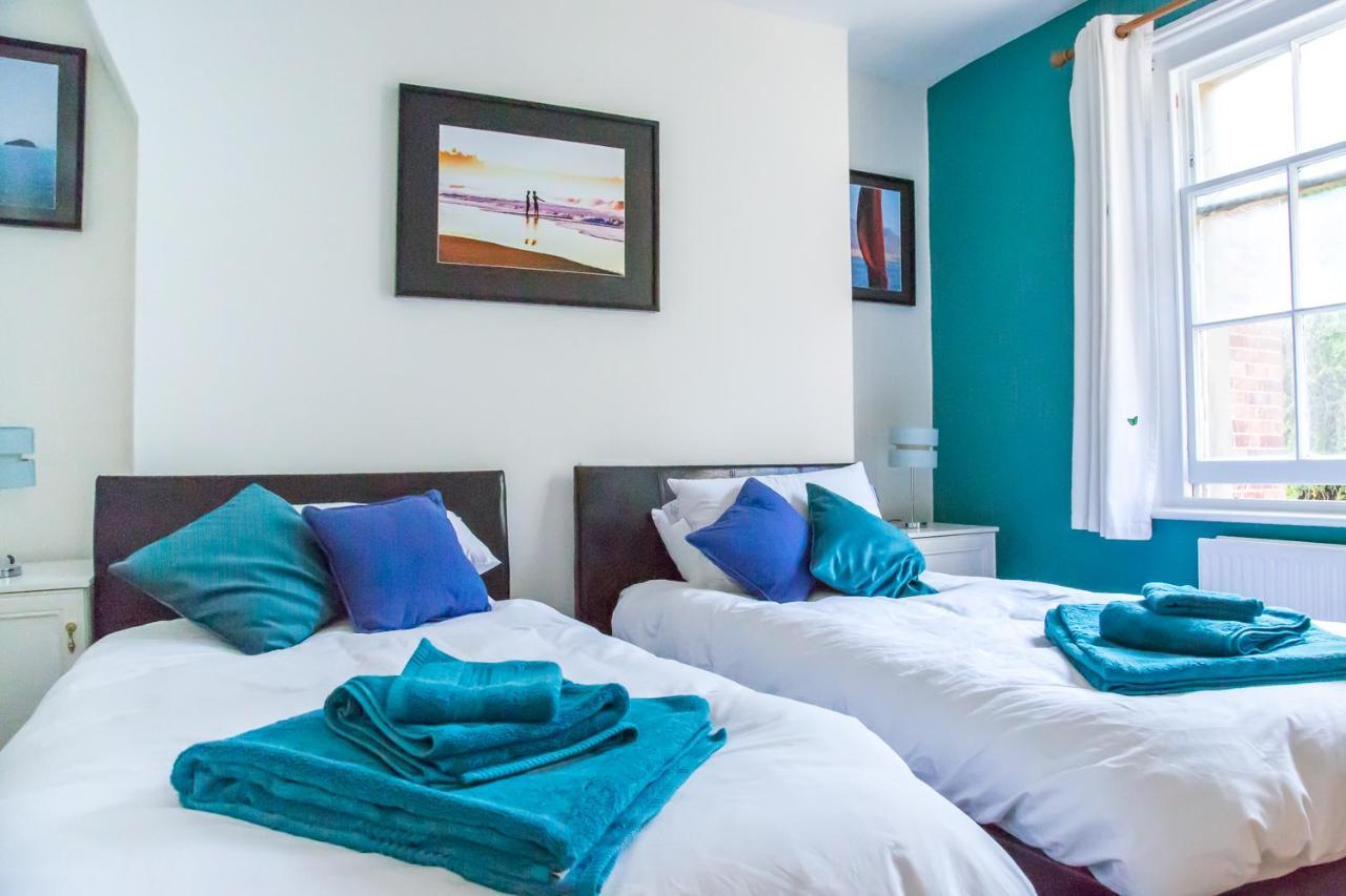 Seagulls Nest Beachfront Apartment With 3 Bedrooms Hastings Bagian luar foto