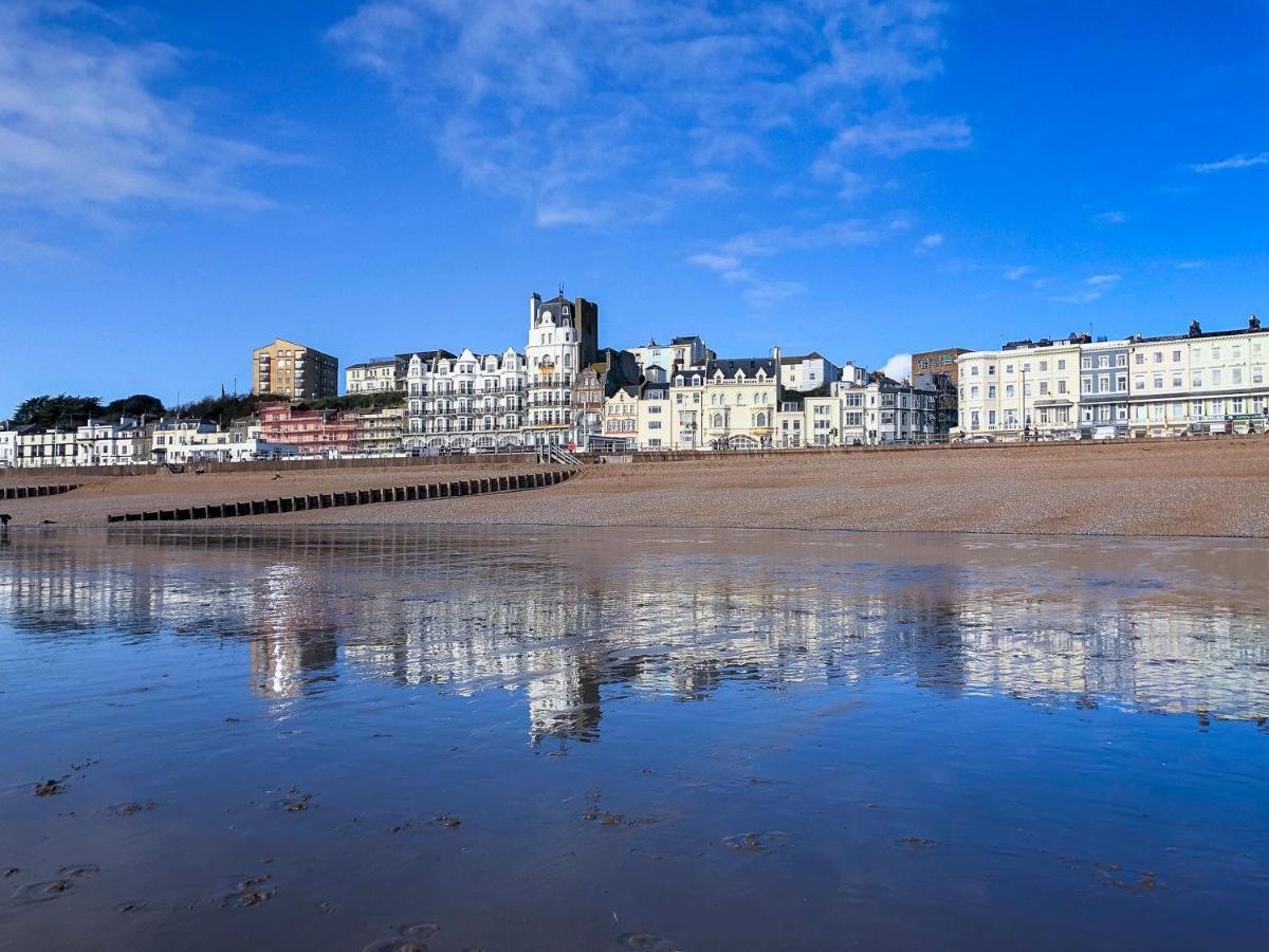 Seagulls Nest Beachfront Apartment With 3 Bedrooms Hastings Bagian luar foto