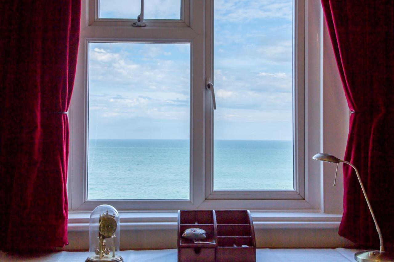 Seagulls Nest Beachfront Apartment With 3 Bedrooms Hastings Bagian luar foto