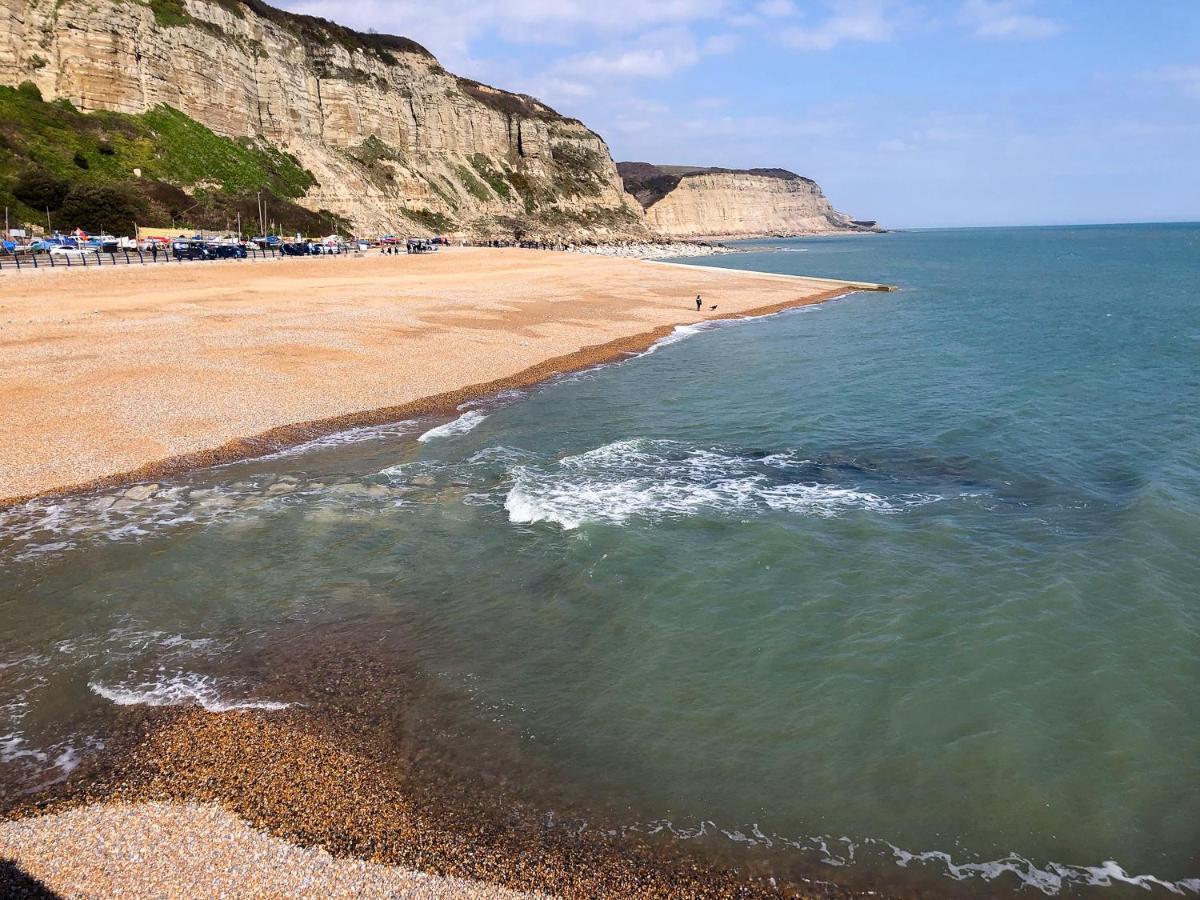 Seagulls Nest Beachfront Apartment With 3 Bedrooms Hastings Bagian luar foto
